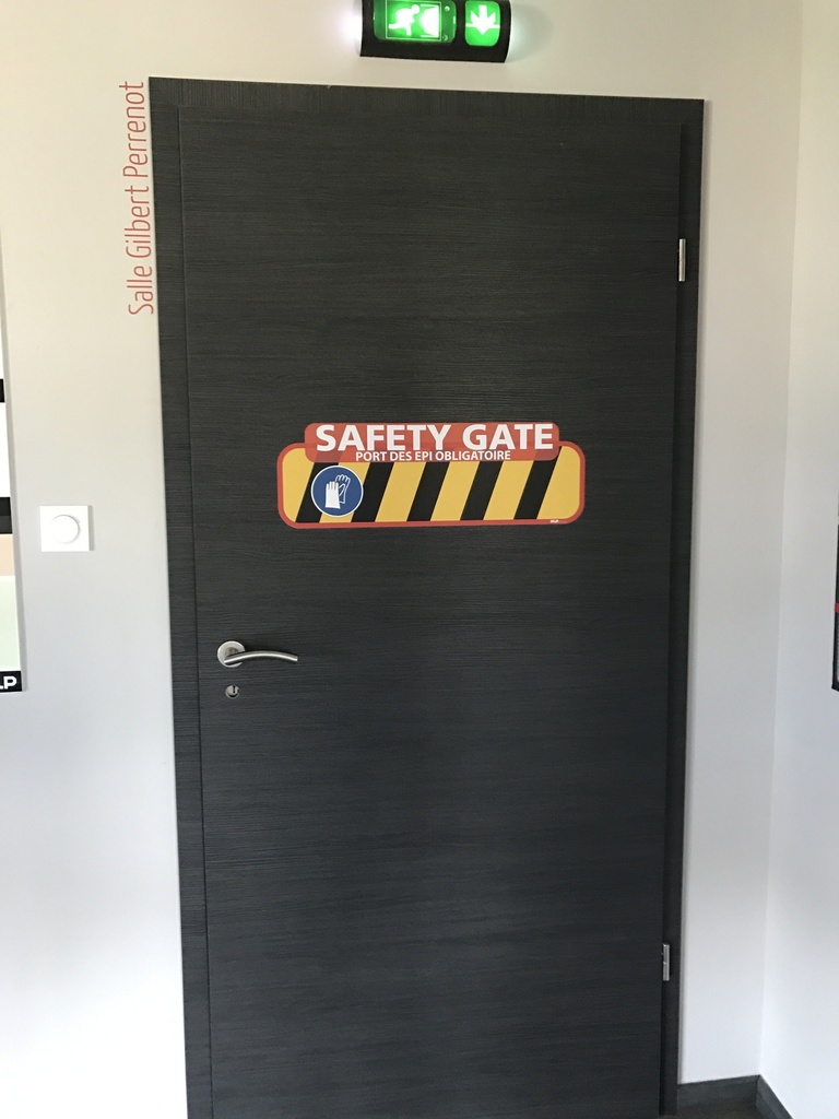 Safety gate autocollante exterieur